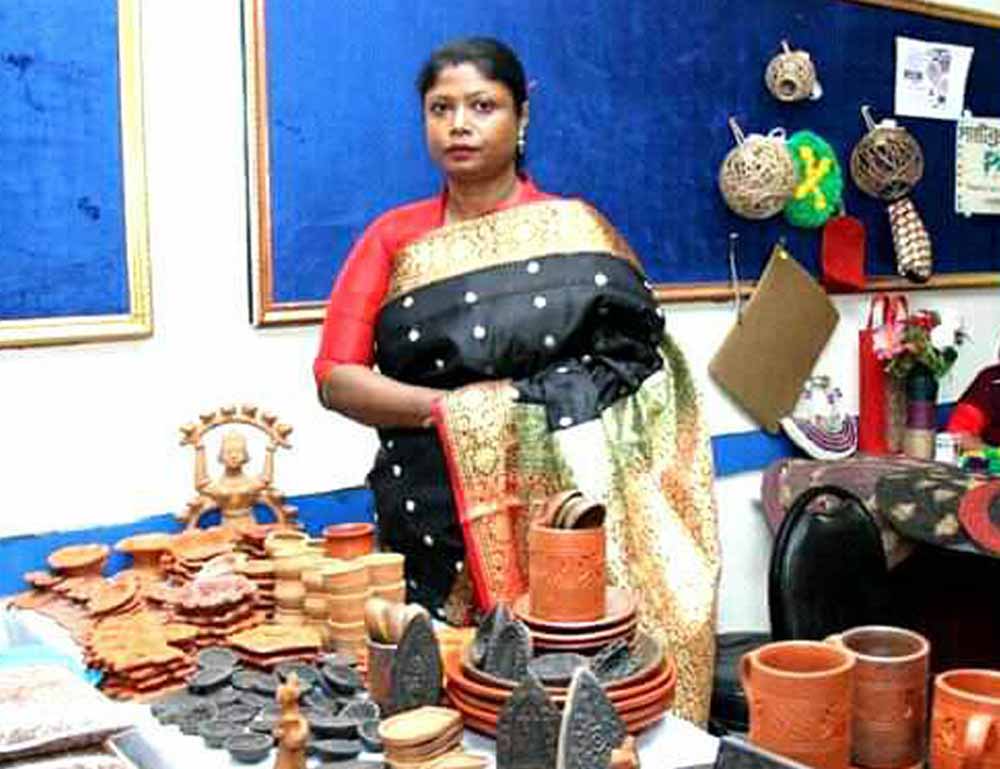 ইউরোপে যাচ্ছে উদ্যমী নারীর মাটির তৈরি জিনিসপত্র