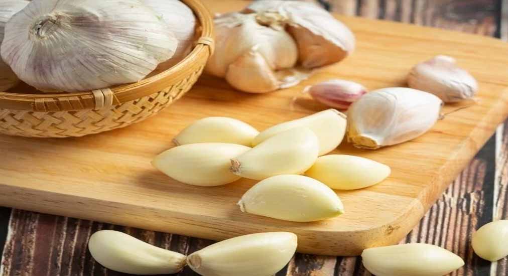 রসুনের উপকারী ও অপকারিতা